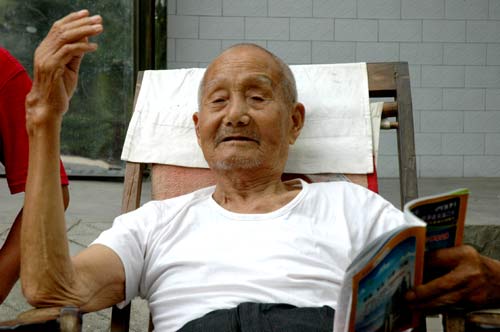 不拿人民一針一線(xiàn)的好黨員 曹彥芝