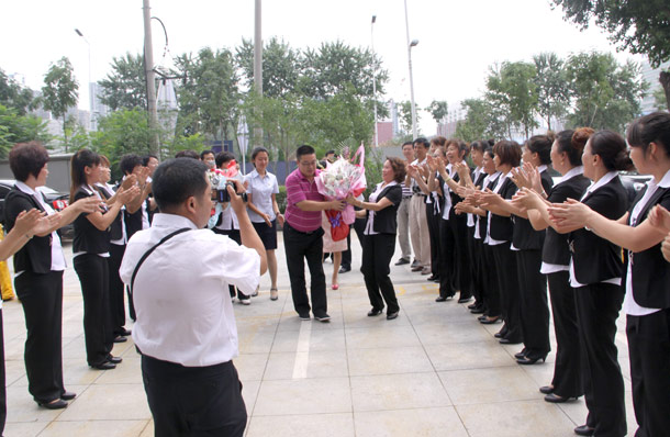 綠之韻集團(tuán)董事長胡國安視察綠之韻遼寧分公司