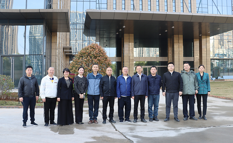 中共長沙市雨花區(qū)委常委、常務副區(qū)長吳平輝一行蒞臨綠之韻中心調(diào)研