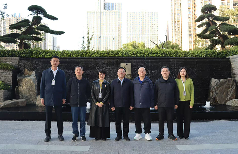 長沙市人大常委會副主任李偉群一行蒞臨綠之韻中心調(diào)研